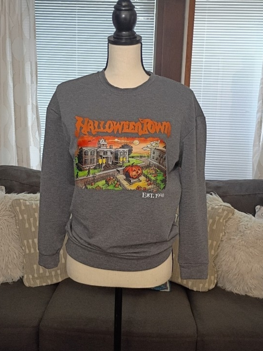 Halloweentown Crewneck Sewatshirt Gray Graphic Pullover Est. 1998 Size Small